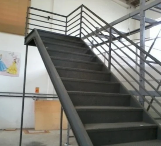 escada-metalica-reta