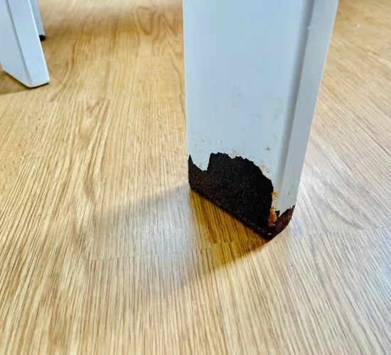 pes-de-mesa-com-corrosao